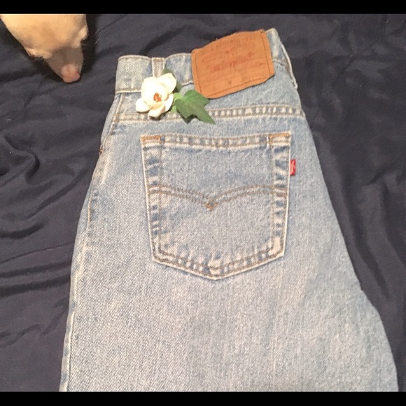 Vintage distressed style LEVIS cutoff shorts - Picture 7 of 16